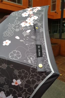 Зонт три слона с цветами черный