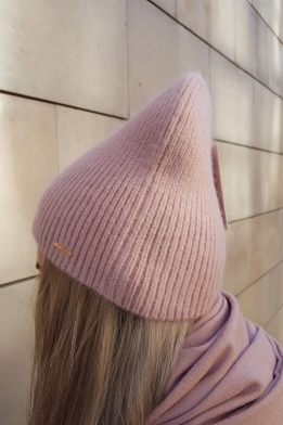 Розовая женская шапка из ангоры